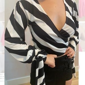 Black & white long sleeve blouse